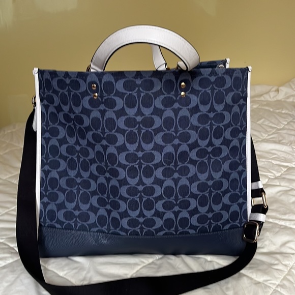 Coach tote and wallet new never used. - Picture 15 of 16